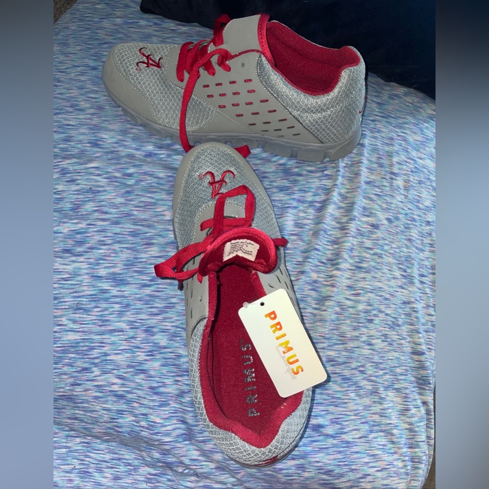 NWT MENS Alabama Football Shoes. Size 10. New condition.